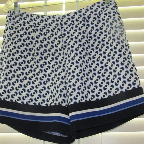 NWT ANN TAYLOR Factory The Drapey Shorts Size 4 - Picture 1 of 3